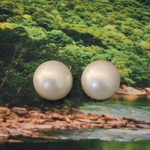 Vintage Classic White Pearl Earrings